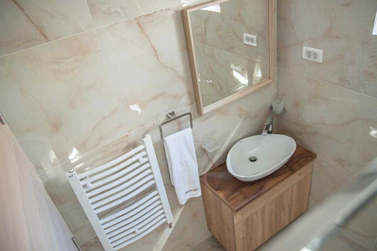 Mehana Apartmani Лесковац Экстерьер фото